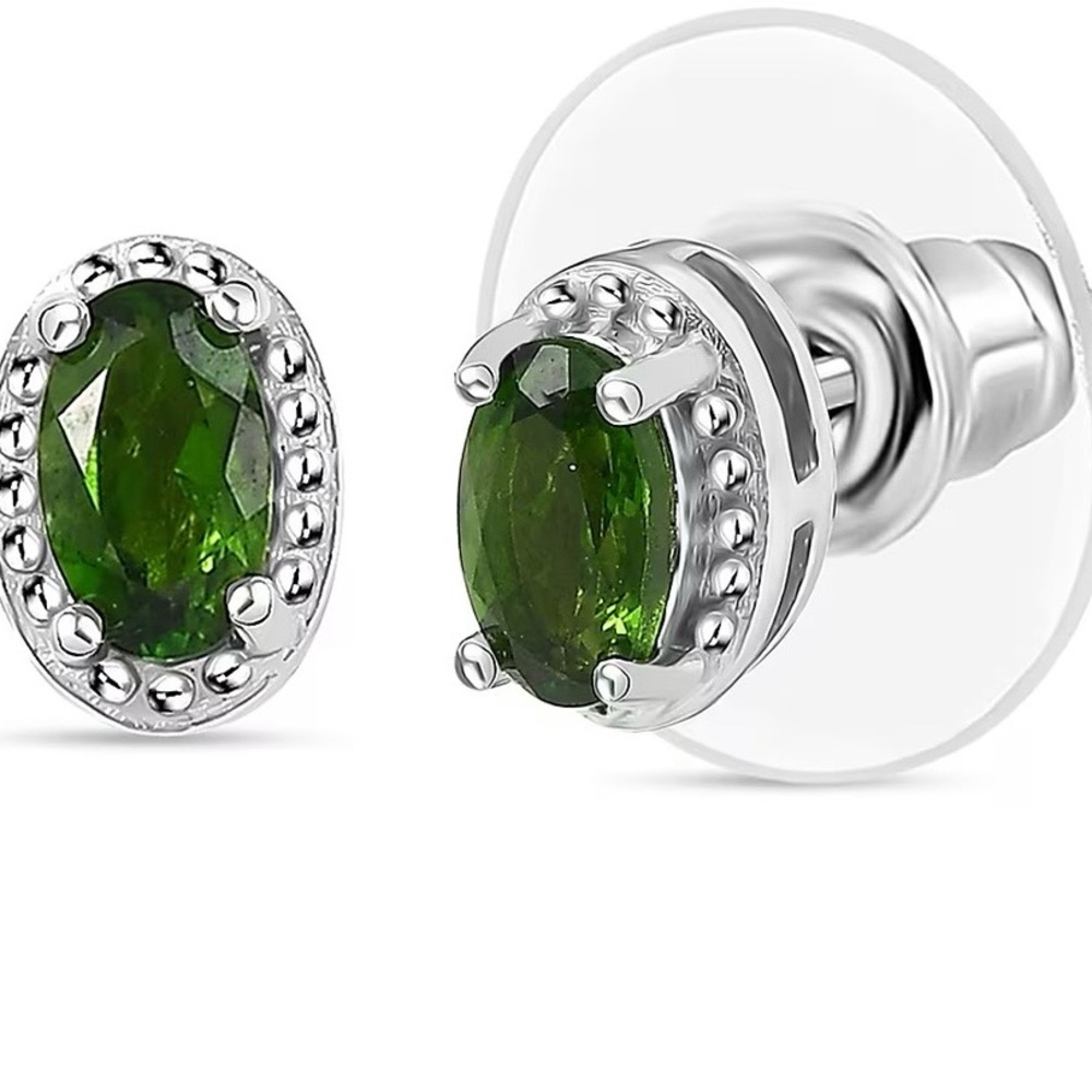 1.0 Carat Chrome Diopside in 925 Sterling Siver